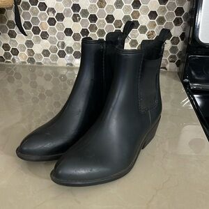 Jeffrey Campbell Women’s Chelsea black ankle rain boots size 9